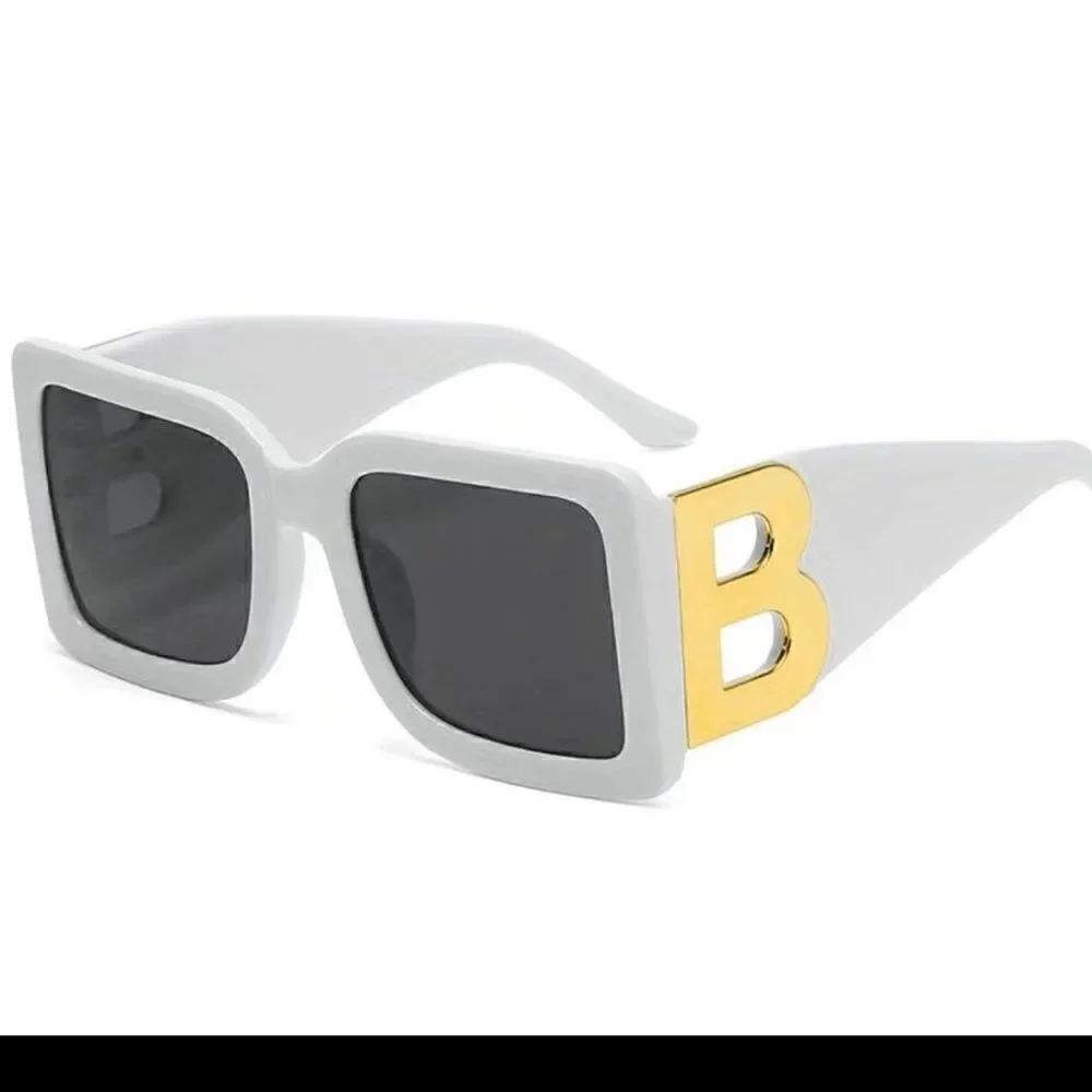 NWT Oversized heavy plastic frame, sunglasses metallic B Decor UV protec…
